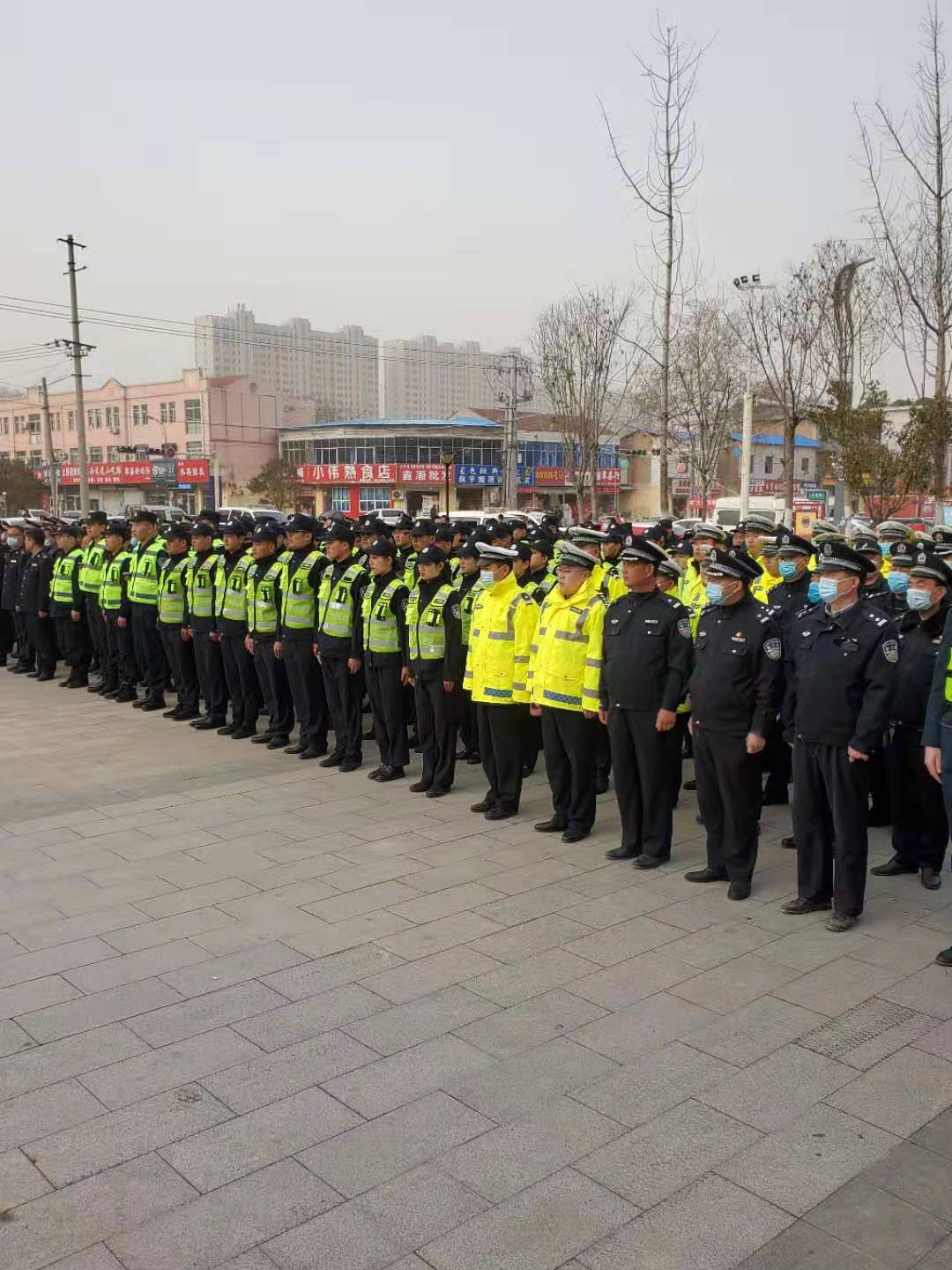 成武县公安局交警大队联合多家执法部门对城区内“三小车辆"进行集中整治
